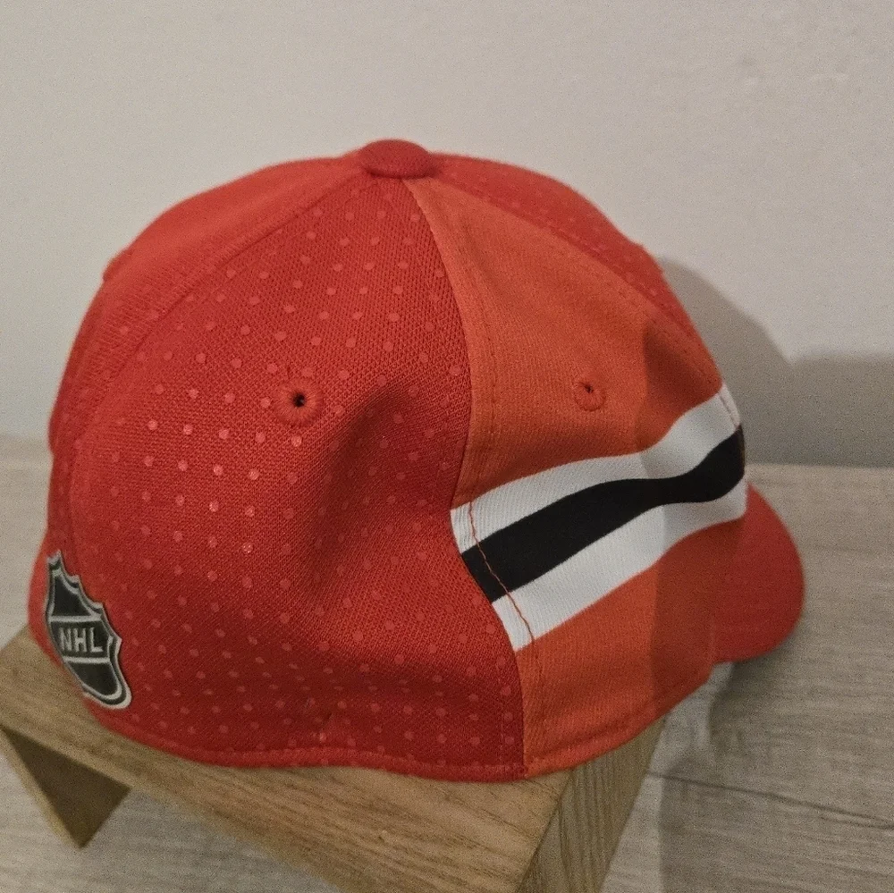 Authentic NHL Adidas Chicago Blackhawks Hat Youth Fitmax Elastic Stretch Fit